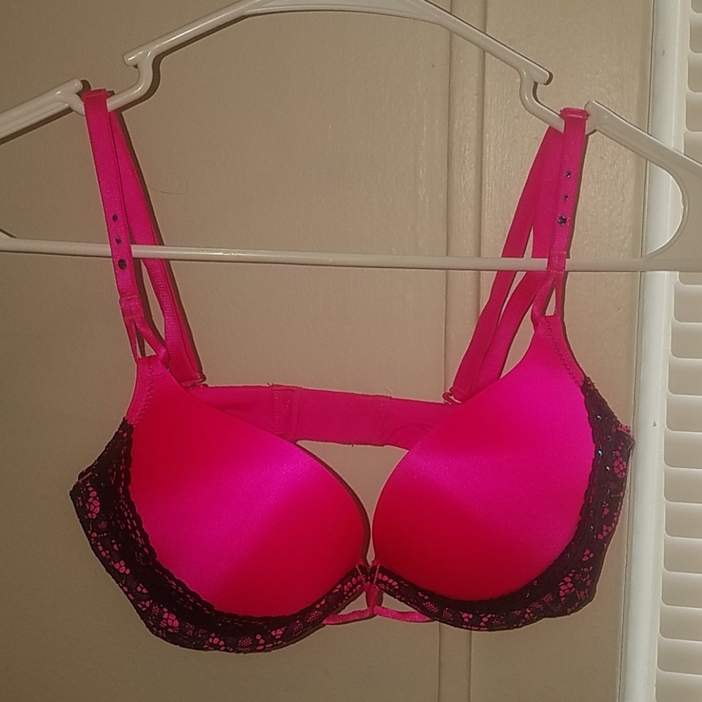 Victoria's Secret miraculous plunge push-up